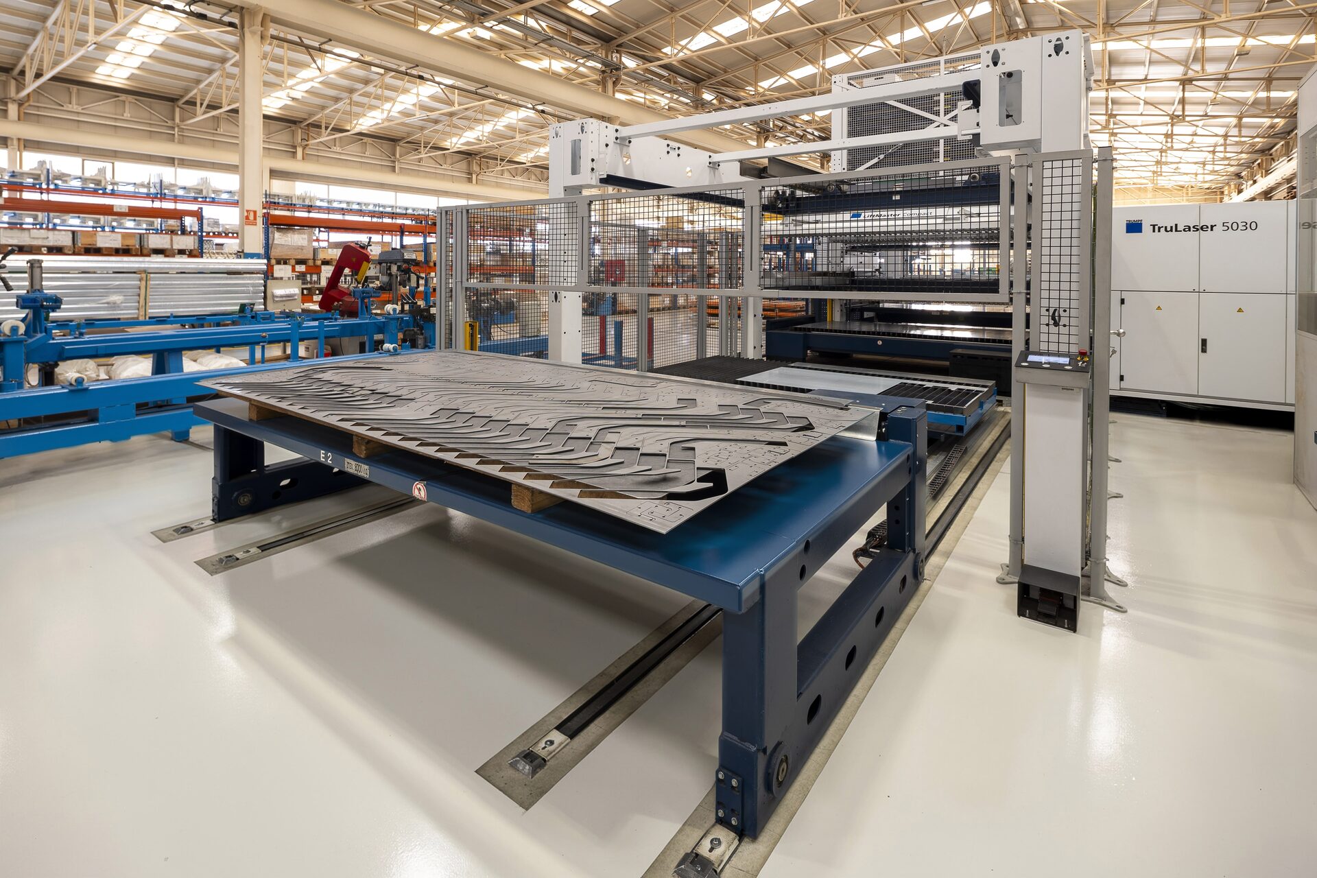 Làser de fibra TRUMPF TruLaser tallant xapa d'acer