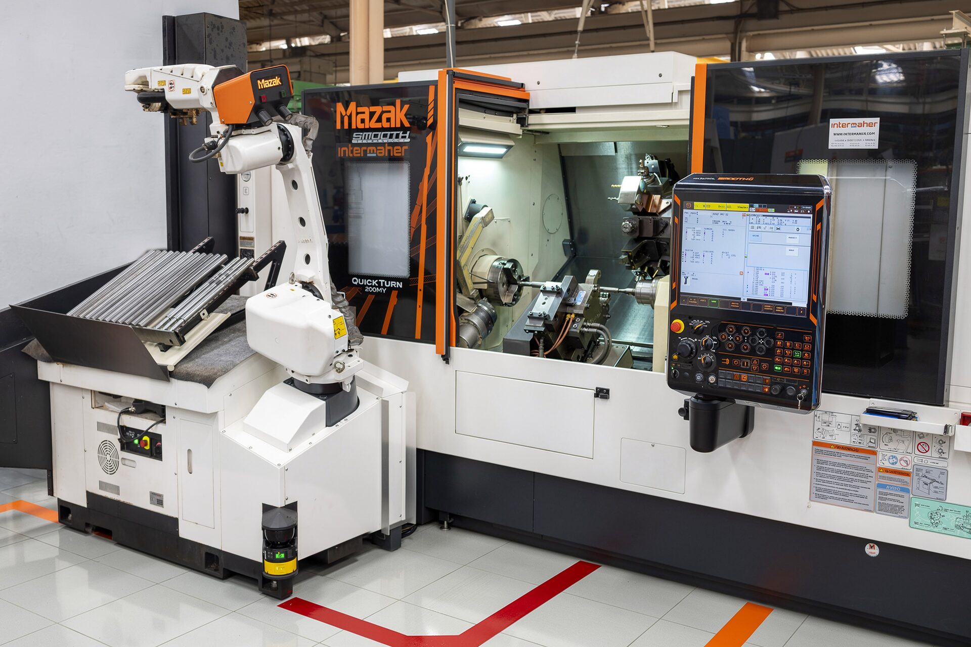 Torn CNC MAZAK motoritzat mecanitzant peça d'acer